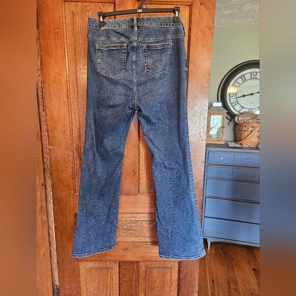 Torrid Women’s 16R Bootcut Jeans – Relaxed Fit, Medium Wash, Stretch Denim - Picture 1 of 4